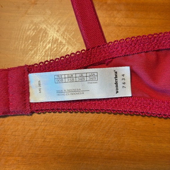 Wonderbra size 34B. Barely worn. - Picture 3 of 4